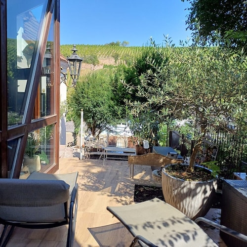 Appartement 'Weinbergsblick' avec terrasse privée, jardin privé et balcon
