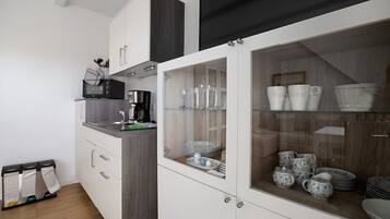 Kühlschrank, Ofen, Herdplatte, Geschirrspüler