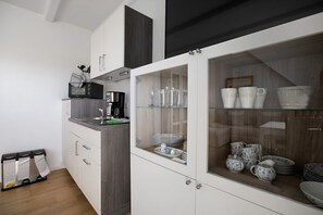 Refrigerador, horno, placa de cocina, lavavajillas