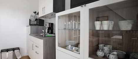 Geladeira, fogão, cooktop, lava-louças