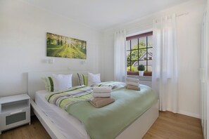 1 bedroom, free WiFi, bed sheets - Apartment 'Elsa 2' with Private Terrace, Shared Garden and Wi-Fi (Meldorf)