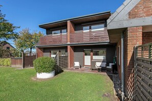 Exterior - Apartment 'Ida 1' with Private Terrace, Shared Garden and Wi-Fi (Meldorf)