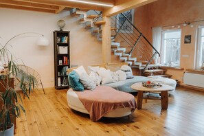 Televisión y chimenea 