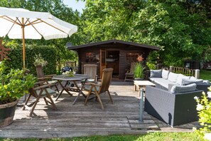Outdoor dining - Apartment 'Gertrud' with Shared Garden and Wi-Fi (Gedern)