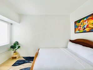Deluxe Double Room | Laptop workspace, iron/ironing board, free WiFi, bed sheets - Hubomoto Avida Suites (Iloilo)