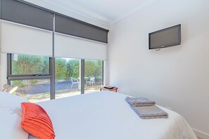Standaard appartement, balkon, uitzicht op tuin | 3 slaapkamers, geluiddichte muren, een strijkplank/strijkijzer