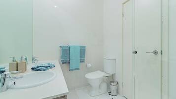 Standard Condo, Balcony, Garden View | Bathroom