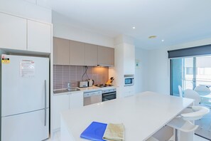 Standard Condo, Balcony, Garden View | Private kitchen