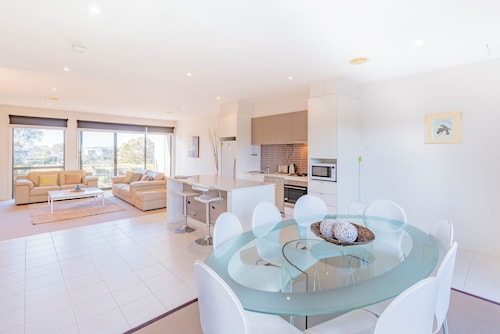 3 Bedroom Townhouse - Pool Access