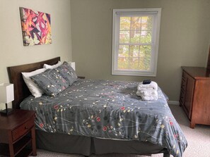 3 bedrooms, desk, iron/ironing board, WiFi