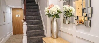 7-Bed Beachside Retreat - Sleeps 14 & Pet Friendly