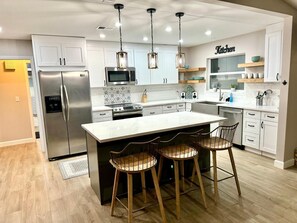 Mikroaaltouuni, uuni, liesi, astianpesukone