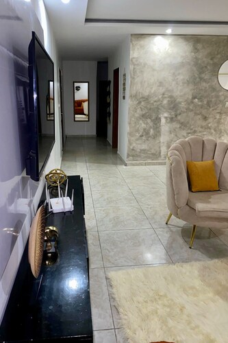 2Bed Abidjan Apartment- Relax, Explore & Unwind