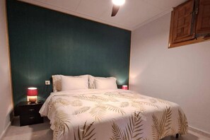 2 室のベッドルーム、アイロン / アイロン台、WiFi、ベッドシーツ