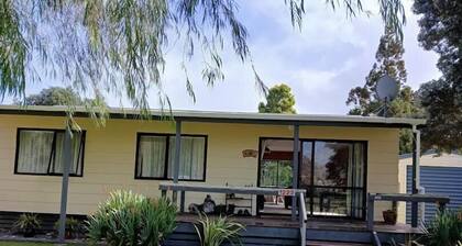 Hosts on the Coast Happy Days on the 7th