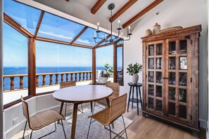 Dining - New Oceanfront Villa in Hamilton Cove. Golf Cart, Terrace + Easy Access (Avalon)