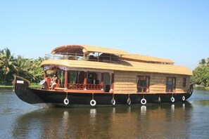 Hot stone massages, deep-tissue massages, Swedish massages - Eden Homestay Alleppey  (Ambalapuzha)