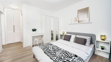 2 Schlafzimmer, Zimmersafe, Schreibtisch, Bügeleisen/Bügelbrett