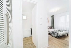 2 Schlafzimmer, Zimmersafe, Schreibtisch, Bügeleisen/Bügelbrett