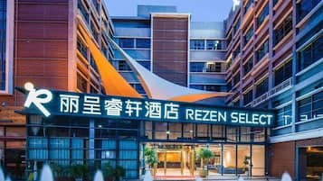 Comfort Room, City View | Desk, laptop workspace, blackout drapes, iron/ironing board