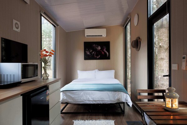 1 bedroom, bed sheets