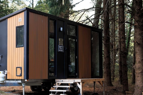 外観. River Oasis Tiny House by Tiny Away