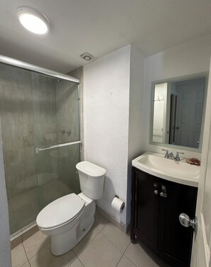 タオル、石鹸、トイレットペーパー