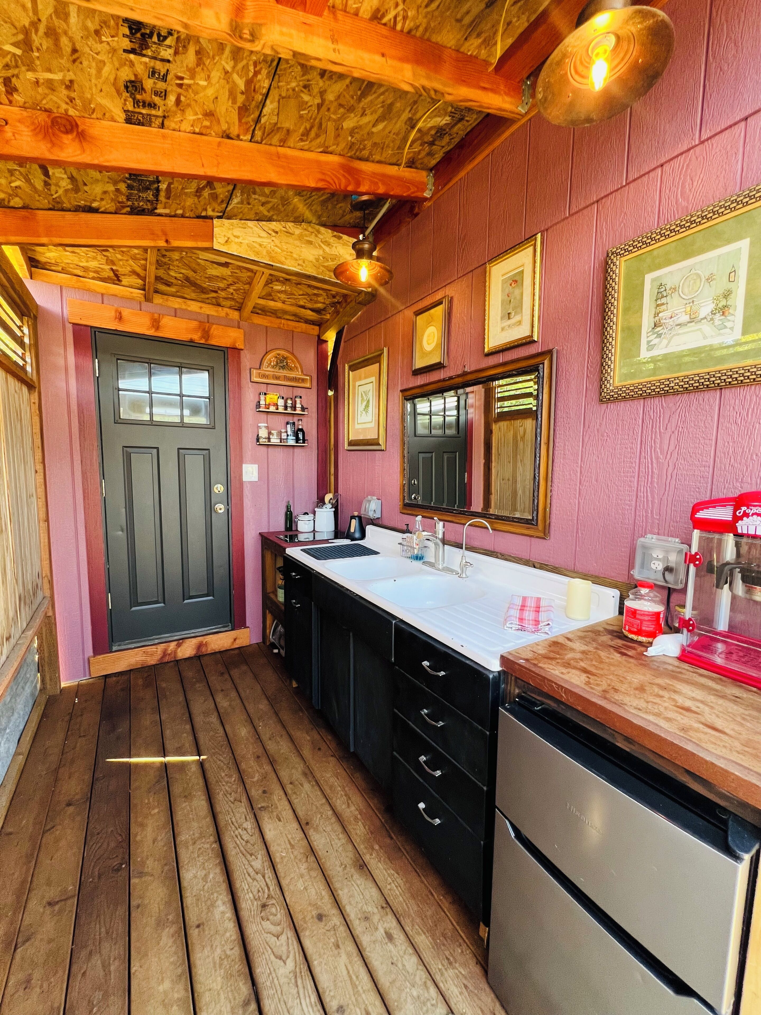 Fridge, stovetop, coffee/tea maker, toaster