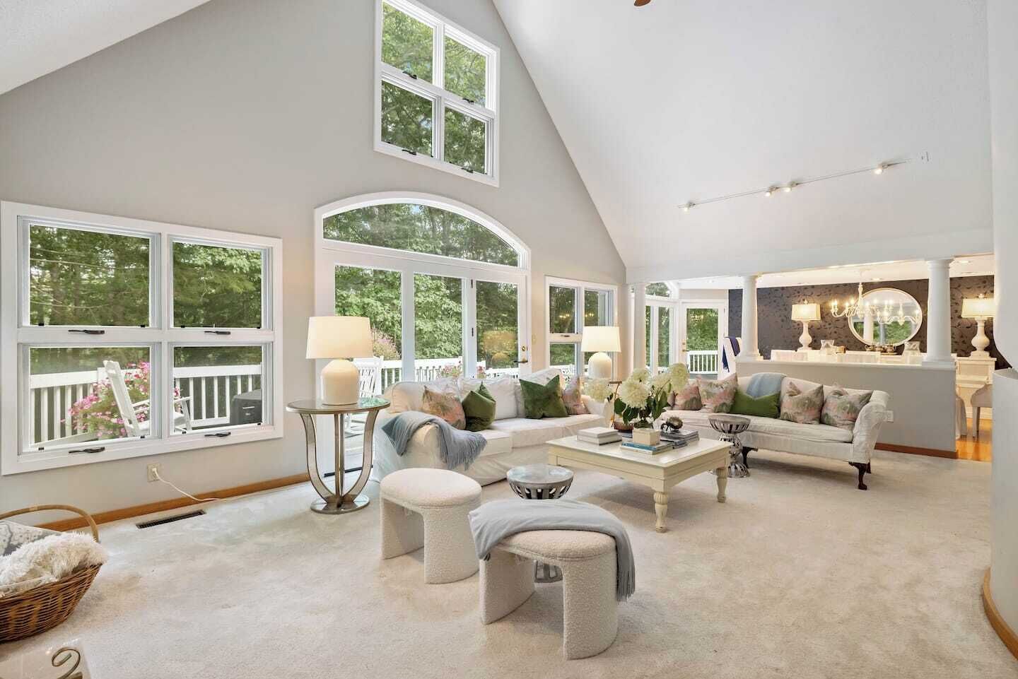 Smart TV, fireplace, ping pong, books