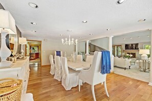 Dining - Bufflehead Hideaway | Walk to Restaurants, Galleries, and Boutique Shops. (Kennebunk)