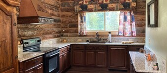 Bear Creek Hideaway Log Cabin on River Fishing & WiFi on Kebler Pass