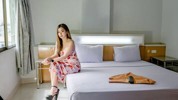 มินิบาร์, โต๊ะทำงาน, ผ้าม่านกันแสง, Wi-Fi ฟรี