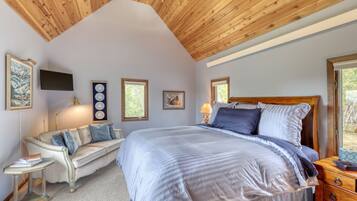 4 bedrooms, iron/ironing board, free WiFi, bed sheets