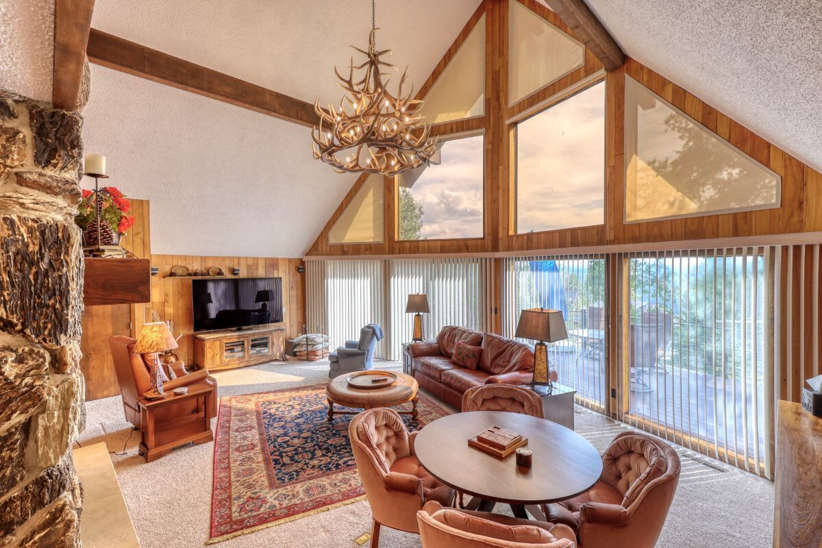 Smart TV, fireplace, offices