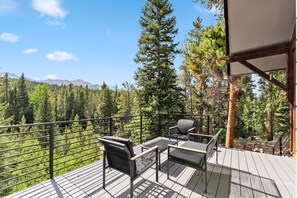 Terrace/patio - Blue River Escape: River Access, Near Ski Resort (Breckenridge)