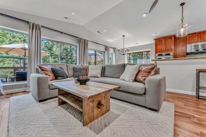 Télévision, cheminée