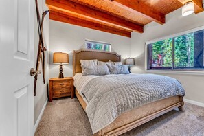 4 habitaciones, tabla de planchar con plancha, wifi y ropa de cama 