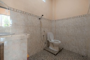 A bathroom with a shower, toilet, and sink. - Pelangi Homestay RedPartner (Bali)