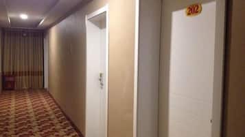 المنشأة من الداخل