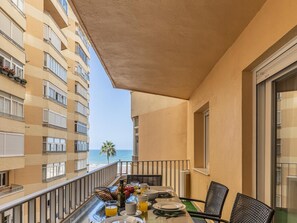 Outdoor dining - 2 bed Apt, 2 Bath 4px seaside (Cádiz)