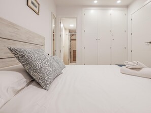 2 habitaciones, tabla de planchar con plancha y acceso a internet 