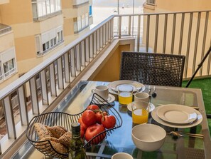 Outdoor dining - 2 bed Apt, 2 Bath 4px seaside (Cádiz)