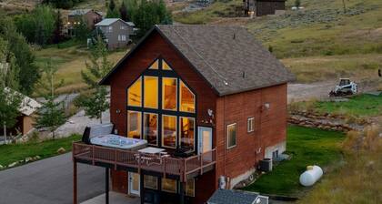 Blackberry Manor | Sleeps 26, Hot Tub, Volleyball, Arcades, Pets Ok!
