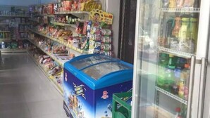 A grocery store with shelves stocked with snacks and packaged goods. - Hengchang Hotel (Shenyang)