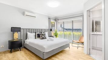 5 Schlafzimmer, Schreibtisch, BĂŒgeleisen/BĂŒgelbrett, WLAN