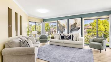 Fernseher, Stereoanlage