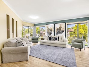 Fernseher, Stereoanlage