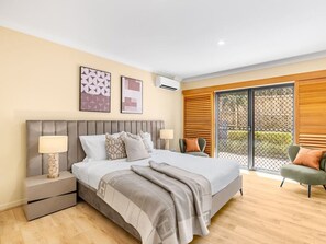 5 室のベッドルーム、デスク、アイロン / アイロン台、WiFi