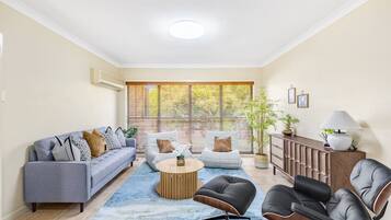 Fernseher, Stereoanlage