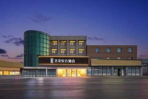 Unclassified image, 3 of 30, button - Yilong Anyun Hotel (Rudong Chahe Middle School) (Rudong)